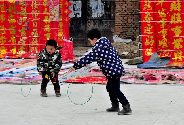 Children play at a village fair in Yongji ahead of the Chinese Lunar New Year, Shanxi province, China, January 15, 2017. (Photo by Reuters/Stringer)