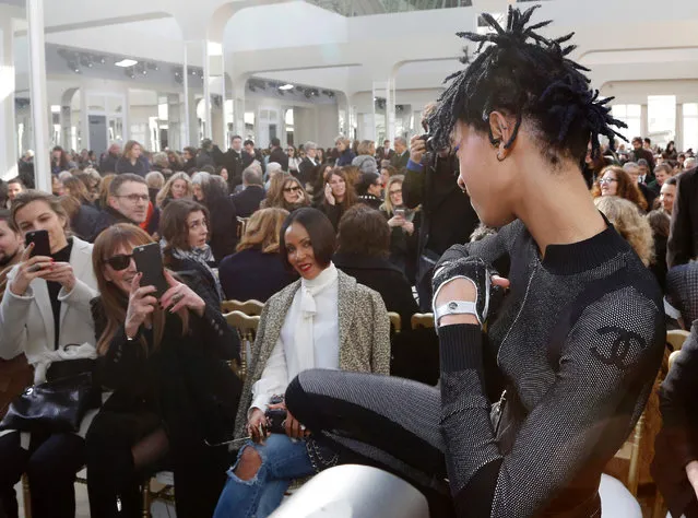 Willow Smith, daughter of US actor Will Smith and Jada Pinkett Smith (seated) shows off a high kick as she attends the Chanel 2016-2017 fall/winter ready-to-wear collection on March 8, 2016 in Paris. (Photo by Francois Guillot/AFP Photo)