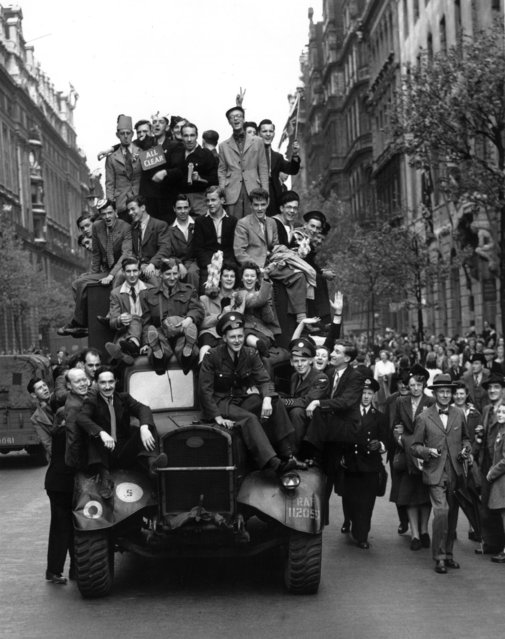 8th May 1945: VE Day revellers hitching a ride on a lorry in London. (Photo by Central Press/Getty Images)