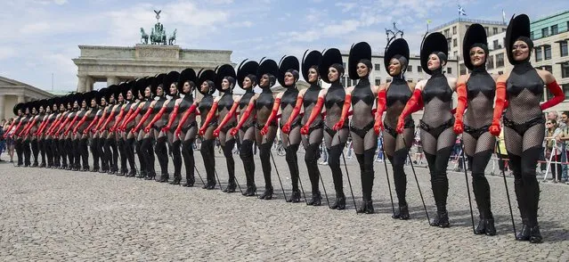 Dancers of the Friedrichstadt-Palast from the show “THE WYLD” pose during a promotional photocall in front of the Brandenburg Gate in Berlin, Germany, June 25, 2015. (Photo by Hannibal Hanschke/Reuters)