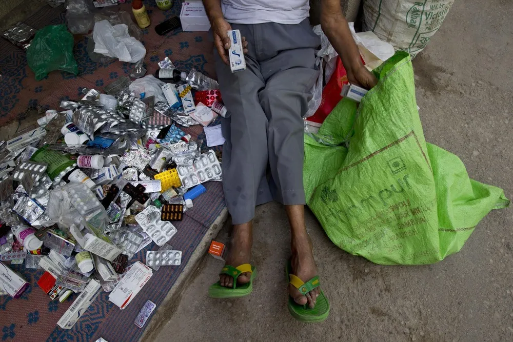 India's “Medicine Baba” Gets Drugs from Rich, Gives to Poor