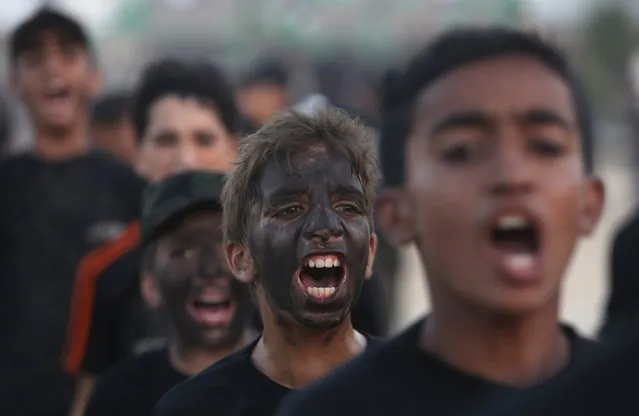 Young Palestinians shout slogans during a military-style exercise at the Liberation Youths summer camp organised by the Hamas movement, in Rafah in the southern Gaza Strip August 1, 2015. Hamas stages dozens of military-style summer camps for young Palestinians in the Gaza Strip to prepare them to “confront any possible Israeli attack”, organisers said. (Photo by Ibraheem Abu Mustafa/Reuters)