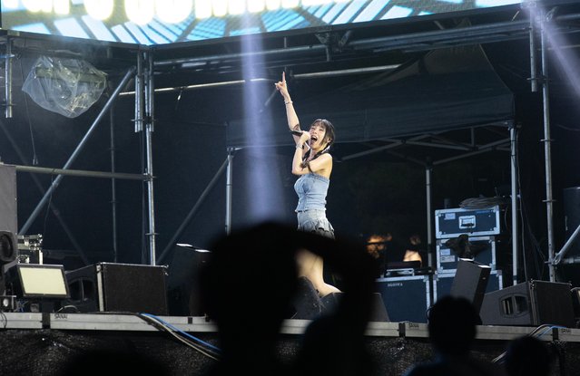 A DJ is dancing on the festival stage on August 1, 2024, held at Gyeongpodae Beach in Gangneung on the 1st, the hottest night since the Korea Meteorological Administration began observing, with temperatures reaching 31.4 degrees Celsius. (Photo by Jo In-won)