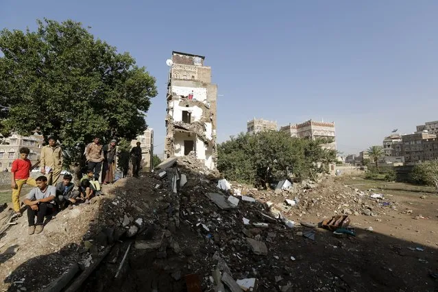 People gather at a site which the Houthi-led authorities say was hit by a Saudi-led air strike at the old quarter of Yemen's capital Sanaa August 9, 2015. The Saudi-led coalition denies that an air-strike last month destroyed four houses at the site. (Photo by Khaled Abdullah/Reuters)