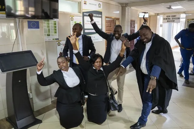 Lawyers for the team of William Ruto celebrate and praise god for the judgement, at the Supreme Court in Nairobi, Kenya Monday, September 5, 2022. (Photo by Ben Curtis/AP Photo)