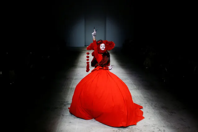 A model presents a creation by Hu Sheguang at China Fashion Week in Beijing, China, November 7, 2017. (Photo by Thomas Peter/Reuters)