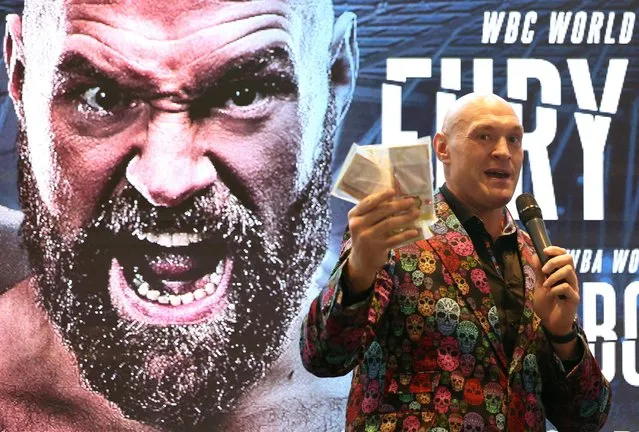 Tyson Fury with £10,000 won in a bet after Anthony Joshua refused to fight him during the Tyson Fury Press Conference at Tottenham Hotspur Stadium on October 20, 2022 in London, England. (Photo by Paul Childs/Action Images via Reuters)