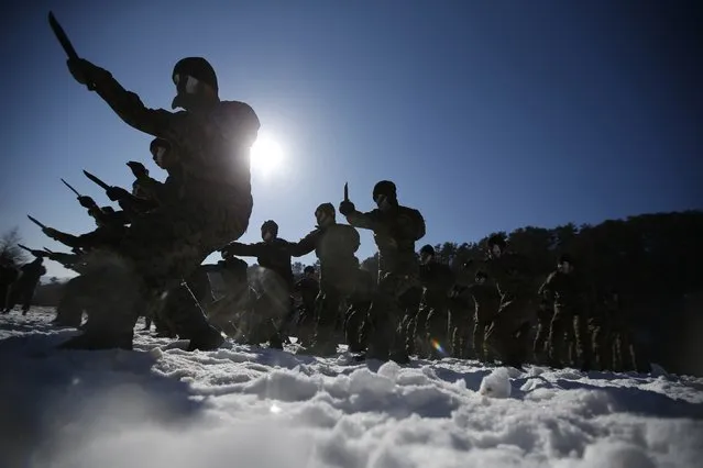 Members of the South Korean Special Warfare Forces holding combat knives take part in a winter exercise in Pyeongchang January 8, 2015. (Photo by Kim Hong-Ji/Reuters)