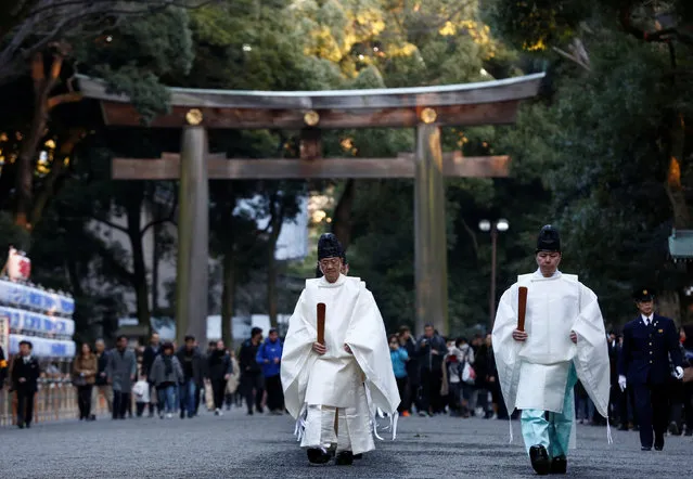 Shinto priests walk to attend a ritual to usher in the upcoming New Year at Meiji Shrine in Tokyo, Japan, December 31, 2016. (Photo by Kim Kyung-Hoon/Reuters)