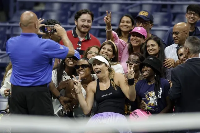 Danielle Collins, of the United States, bottom center, poses for a photo with others after winning her match against Alize Cornet, of France, during the third round of the U.S. Open tennis championships, Saturday, September 3, 2022, in New York. (Photo by Adam Hunger/AP Photo)
