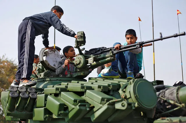 School boys look at a gun mounted on a tank during a “Know Our Forces” exhibition organised by the Indian army on the occasion of Army Day at Rashtriya Military School in Ajmer, India, January 15, 2017. (Photo by Himanshu Sharma/Reuters)