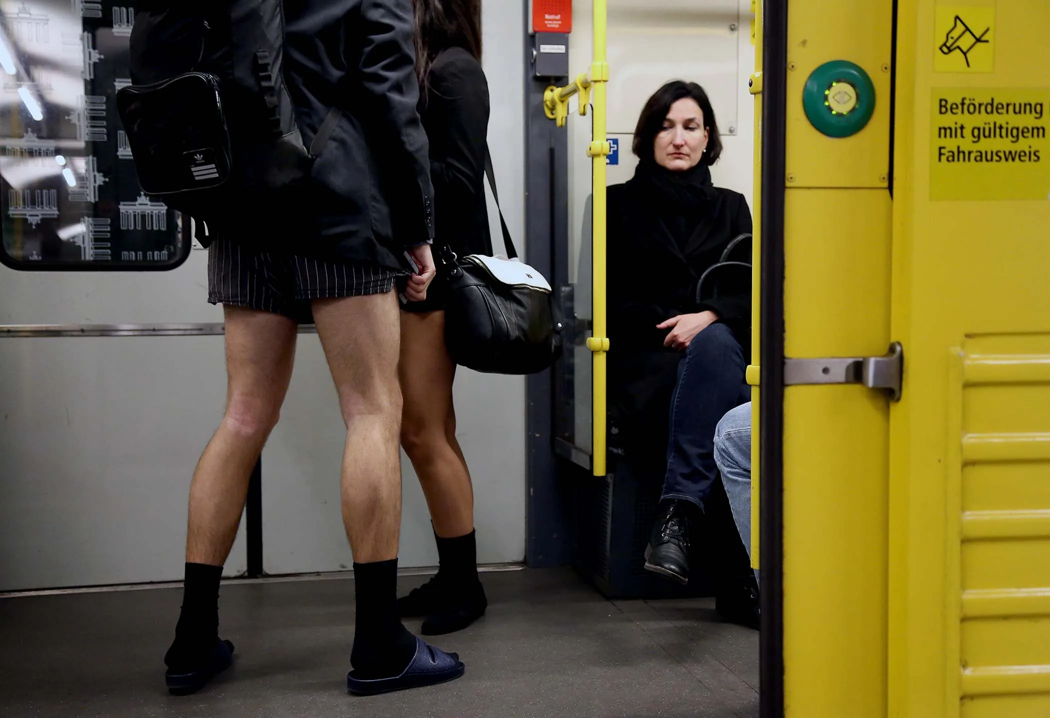 Фото без стыда. Global no Pants Subway Ride. Global no Pants Subway Ride 2014. Метро без штанов 2014. В метро без штанов.
