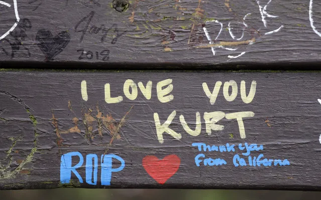 Messages honoring the late Nirvana frontman Kurt Cobain are written on a park bench, Friday, April 5, 2019, in Seattle. People gathered throughout the day at Viretta Parkin in Seattle, Friday, leaving flowers, candles and written messages on the 25th anniversary of Cobain's death. Cobain, whose band Nirvana rose to global fame amid Seattle's grunge rock years of the early 1990s, shot himself on April 5, 1994 in his home near Lake Washington. (Photo by Elaine Thompson/AP Photo)