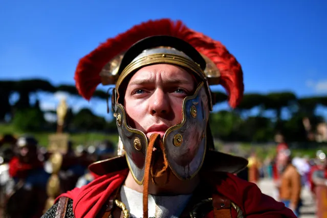 A man dressed as a Roman centurion attends a parade to mark the anniversary of the foundation of Rome in 753 BC, on April 23, 2017 in Rome, Italy. (Photo by Alberto Pizzoli/AFP Photo)
