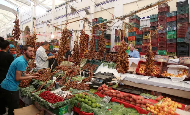 A vendor displays his dates in a market downtown in Tunis,Tunisia, on the first day of the Muslim holy fasting month of Ramadan, June 6, 2016. (Photo by Zoubeir Souissi/Reuters)