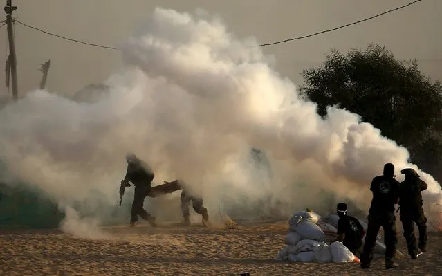 Palestinian militants from al-Husine brigade loyal to Fatah movement, run during a military-style exercise graduation ceremony in Khan Younis in the southern Gaza Strip, September 20, 2015. (Photo by Suhaib Salem/Reuters)