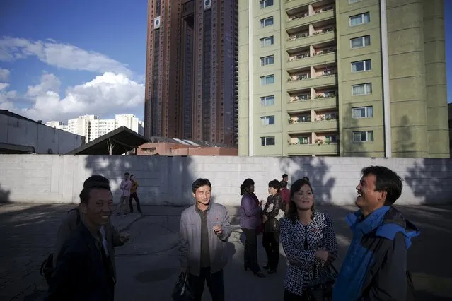 People share a laugh in central Pyongyang October 11, 2015. (Photo by Damir Sagolj/Reuters)