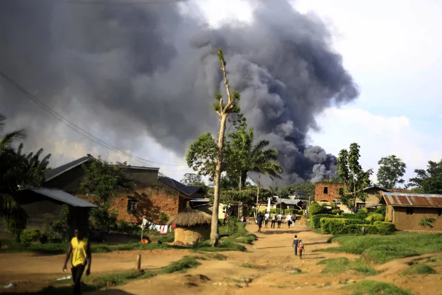 Smoke from the United Nations compound rises in Beni, Democratic Republic of Congo, Monday, November 25, 2019. Angry residents of this eastern Congo city burned the town hall and stormed the UN peacekeeping mission, known as MONUSCO, after Allied Democratic Forces rebels killed eight people and kidnapped nine overnight. (Photo by Al-hadji Kudra Maliro/AP Photo)