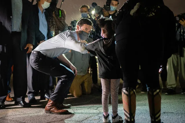 Democratic U.S. Senate candidate Jon Ossoff bumps elbows with a young supporter at a campaign event on November 10, 2020 in Atlanta, Georgia. Ossoff's challenge to incumbent Sen. David Perdue (R-GA) has gone to a runoff that will be decided in January. (Photo by Elijah Nouvelage/Getty Images)