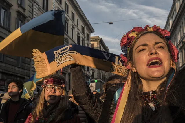 Members of the Ukrainian community living in Rome protest during a national demonstration calling for peace between Ukraine and Russia, on February 27, 2022 in Rome, Italy. On February 24, 2022 Russia began a large-scale attack on Ukraine, with explosions reported in multiple cities and far outside the restive eastern regions held by Russian-backed rebels. (Photo by Alessandra Benedetti – Corbis/Corbis via Getty Images)