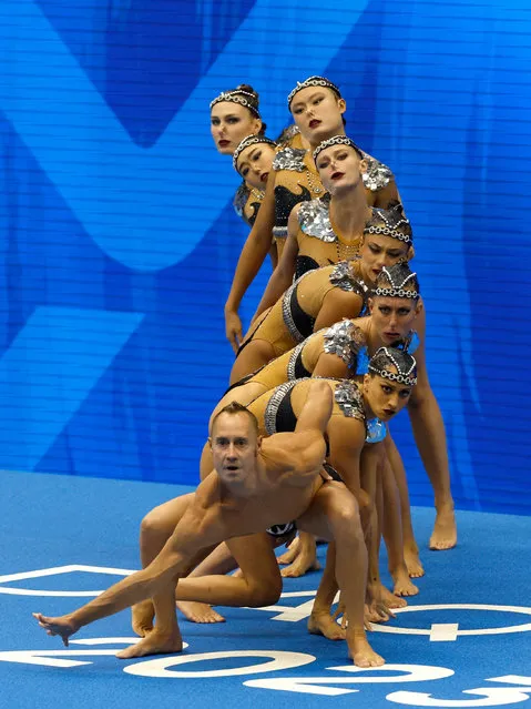 The US team performs during the team acrobatic final of the artistic swimming competition at the 2023 World Aquatics Championships in Fukuoka, Japan on July 17, 2023. (Photo by Issei Kato/Reuters)