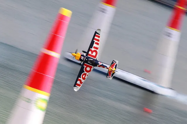 Martin Sonka of Czech flies with his Edge 540 V3 plane during the qualification session of the Red Bull Air Race World Championship in Kazan, Russia August 25, 2018. (Photo by Alexey Nasyrov/Reuters)