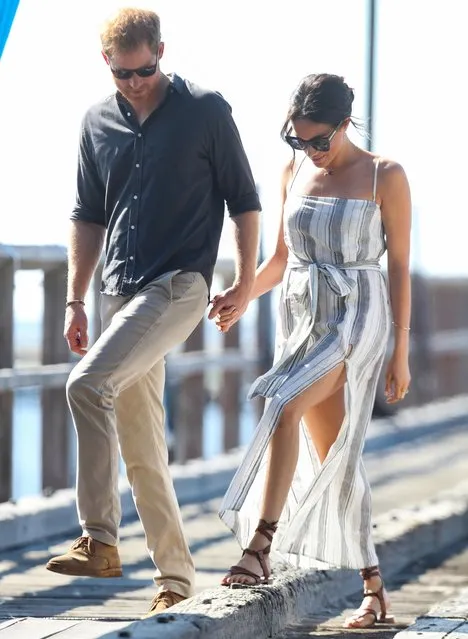 Prince Harry, Duke of Sussex and Meghan, Duchess of Sussex walk along the picturesque Kingfisher Bay Jetty on October 22, 2018 in Fraser Island, Australia. The Duke and Duchess of Sussex are on their official 16-day Autumn tour visiting cities in Australia, Fiji, Tonga and New Zealand (Photo by Chris Jackson/Getty Images)