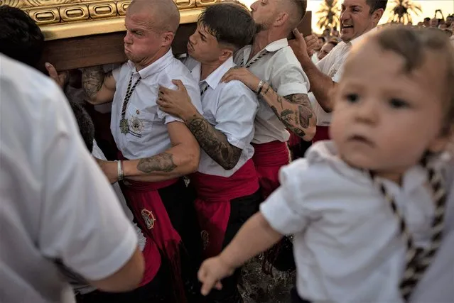 Penitents carry the statue of the “Virgen del Carmen” during the Carmen Day celebrations in Malaga, southern Spain, on July 16, 2022. (Photo by Jorge Guerrero/AFP Photo)