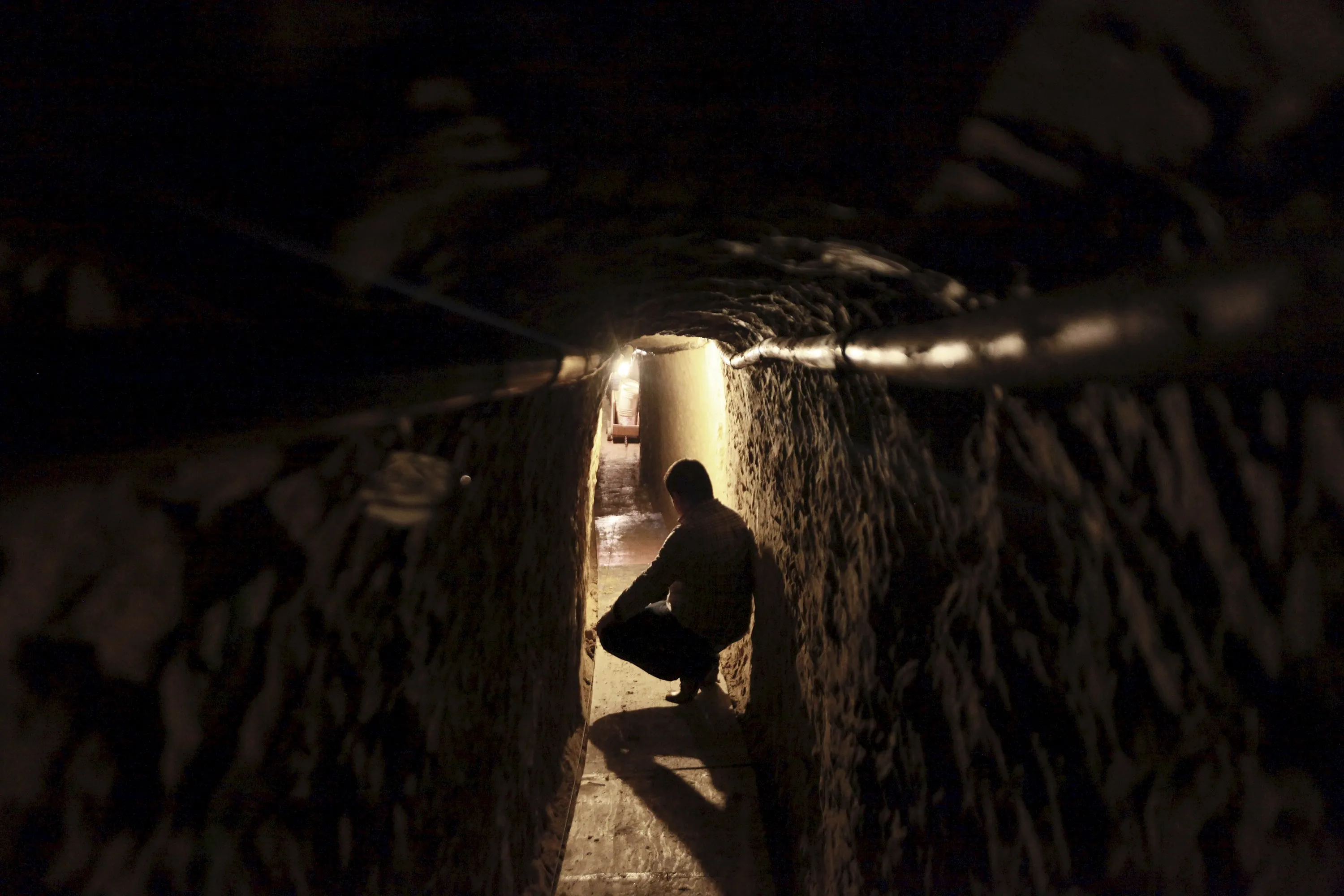Кто мечтал провести подземный ход. Подземные ходы из Мексики в США. Подземный тоннель. Подземные туннели в Мексике. Подземные тоннели в США.