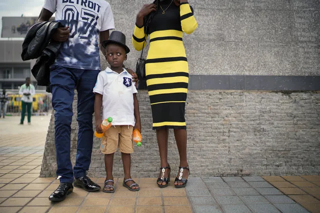 A Congolese family pose for a photograph in Kinshasa , Congo, Tuesday December 25, 2018. Traditionally Congolese dress up and take to the parks on Christmas day, this time five days before scheduled presidential and general elections. (Photo by Jerome Delay/AP Photo)