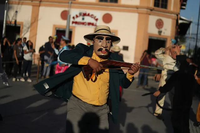 A member of a troupe performs during the celebration of World Theater Day in San Salvador, El Salvador, 27 March 2019. (Photo by Rodrigo Sura/EPA/EFE)