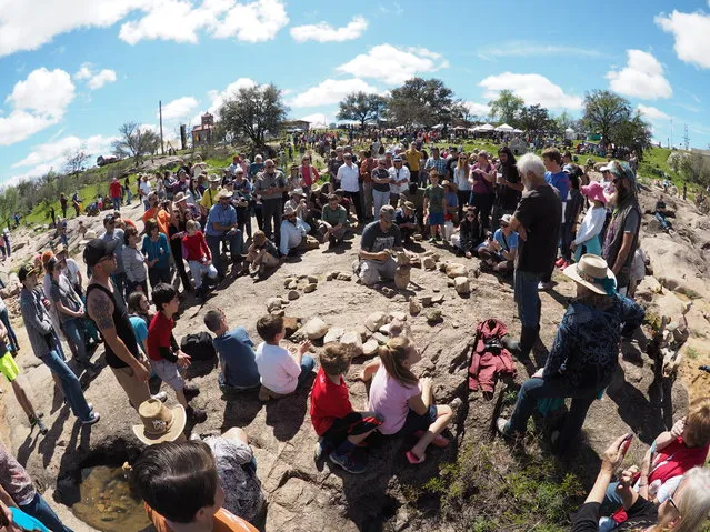 A group gathers to watch the rock balancing competition which has contestants balance as many as they can in 2 minutes at the Llano Environmental Arts Festival Saturday March 12, 2016. The Llano Environmental Arts Festival bills itself as the rock stacking championships of the world. Rock balancing is an art, discipline, or hobby (depending upon the intent of the practitioner) in which rocks are balanced on top of one another in various positions. (Photo by Chris LeBlanc/American-Statesman)