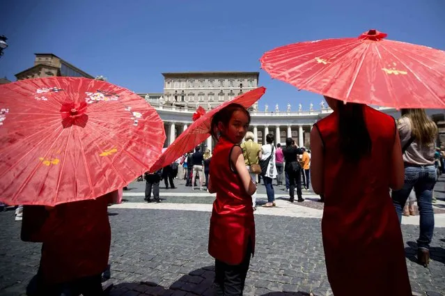 Members of the Chinese Catholic communities of Italy attend Pope Francis' Angelus noon prayer he celebrated from the window of his studio overlooking St.Peter's Square, at the Vatican, Sunday, May 22, 2016. (Photo by Andrew Medichini/AP Photo)