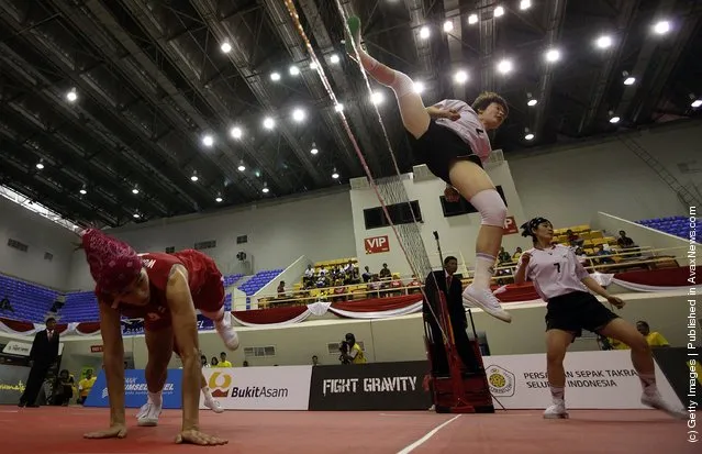 Sepaktakraw: South Korea's Kim I Seul (R) blocks a shot from Thailand's Daranee Charem during day two of the ISTAF Super Series at the Palembang Sport Convention Center