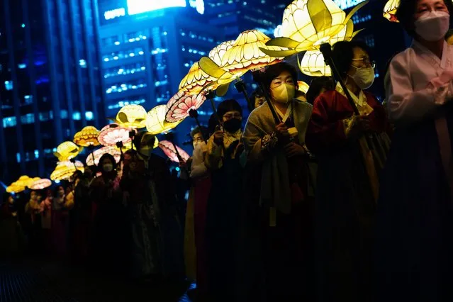South Korean buddhists parade holding lamps during the lamp lighting ceremony in front of the Seoul city hall in Seoul, South Korea, 05 April 2022. South Korean Buddhists prepare to celebrate Buddha's upcoming birthday on 08 May 2022. (Photo by Jeon Heon-Kyun/EPA/EFE)