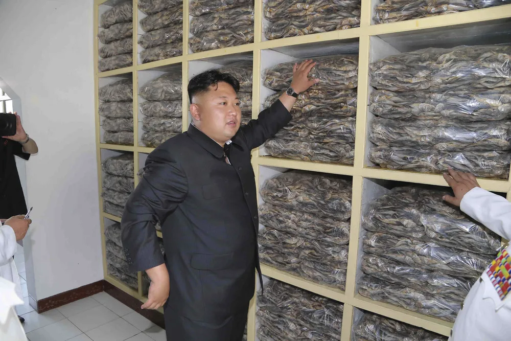 Kim Jong-un Tours a Submarine