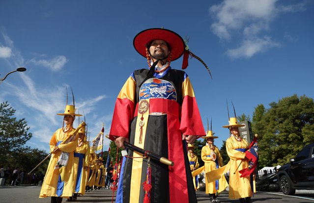  A parade reenacting a visit by King Yeongjo, the 21st king of Joseon, to the Uireung Royal Tomb takes place in northern Seoul, South Korea, 19 October 2024. (Photo by Yonhap/EPA)