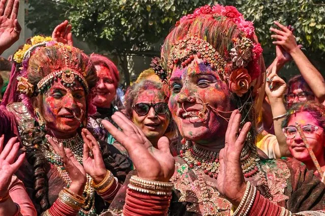 An artist dressed as goddess Radha dance along with devotees during celebrations for Holi, the Hindu spring festival of colours, at a temple in Amritsar on March 8, 2023. (Photo by Narinder Nanu/AFP Photo)