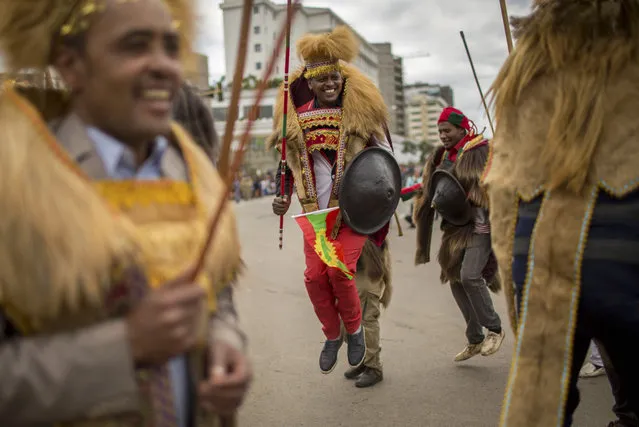 Ethiopians wearing traditional Oromo costume gather to welcome returning leaders of the once-banned Oromo Liberation Front (OLF) in the capital Addis Ababa, Ethiopia Saturday, September 15, 2018. (Photo by Mulugeta Ayene/AP Photo)