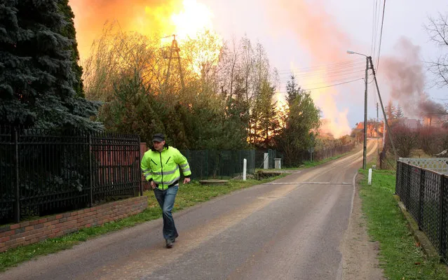 Houses burn after a gas pipeline exploded in Jankow Przygodzki village, western Poland, on November 14, 2013. Three people died and 10 were injured when a gas pipeline exploded and destroyed a dozen homes in western Poland, a regional spokesman said. (Photo by Tomasz Wojtasik/AFP Photo/PAP)