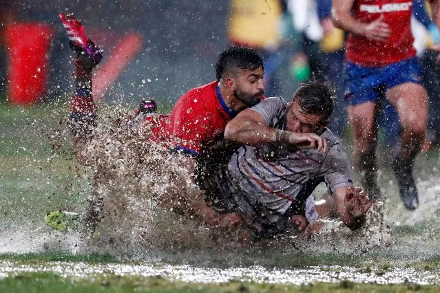 US Cam Dolan (R) is tackled by Chile's Franco Velarde during their Rugby World Cup 2023 Americas 2 play-off first leg match, at the Santa Laura Universidad SEK stadium, in Santiago, on July 9, 2022. (Photo by Javier Torres/AFP Photo)