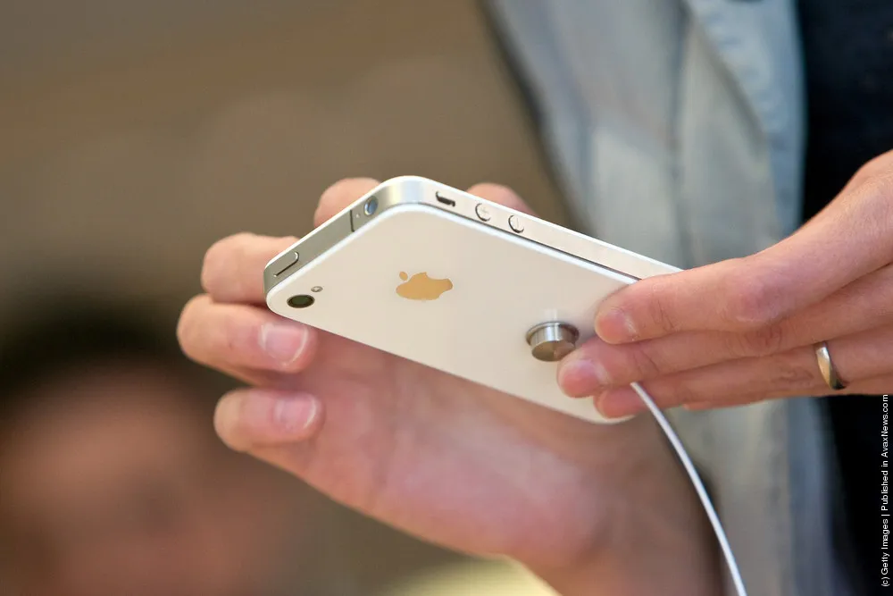 Apple Debuts White Version Of Its Popular iPhone