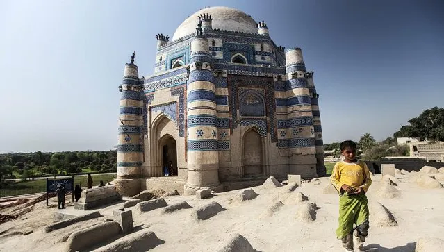 People visit the Shrine of Bibi Jawindi, the great granddaughter of the saint Jahaniyan Jahangasht, who was known for her piety, in the historical town of Uch Sharif, Pakistan, 27 March 2015. (Photo by Omer Saleem/EPA)