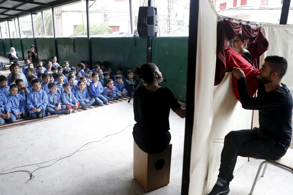 Children in Burj al-Barajneh Enchanted by Show