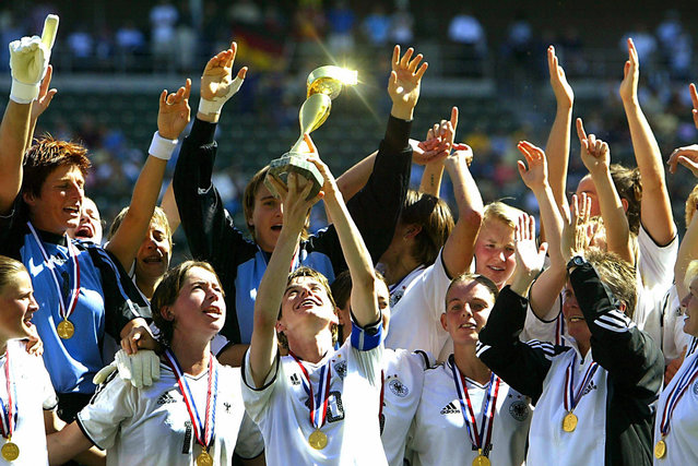 Members of the German team celebrate with their trophy after beating Sweden 2-1 in their FIFA 2003 Women''s World Cup final match, 12 October 2003 in Carson, California. (Photo by Hector Mata/AFP Photo)