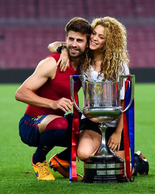 Gerard Pique of FC Barcelona and Shakira pose with the trophy after FC Barcelona won the Copa del Rey Final match against Athletic Club at Camp Nou on May 30, 2015 in Barcelona, Spain.  (Photo by David Ramos/Getty Images)