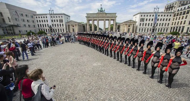 Dancers of the Friedrichstadt-Palast from the show “THE WYLD” pose during a promotional photocall in front of the Brandenburg Gate in Berlin, Germany, June 25, 2015. (Photo by Hannibal Hanschke/Reuters)