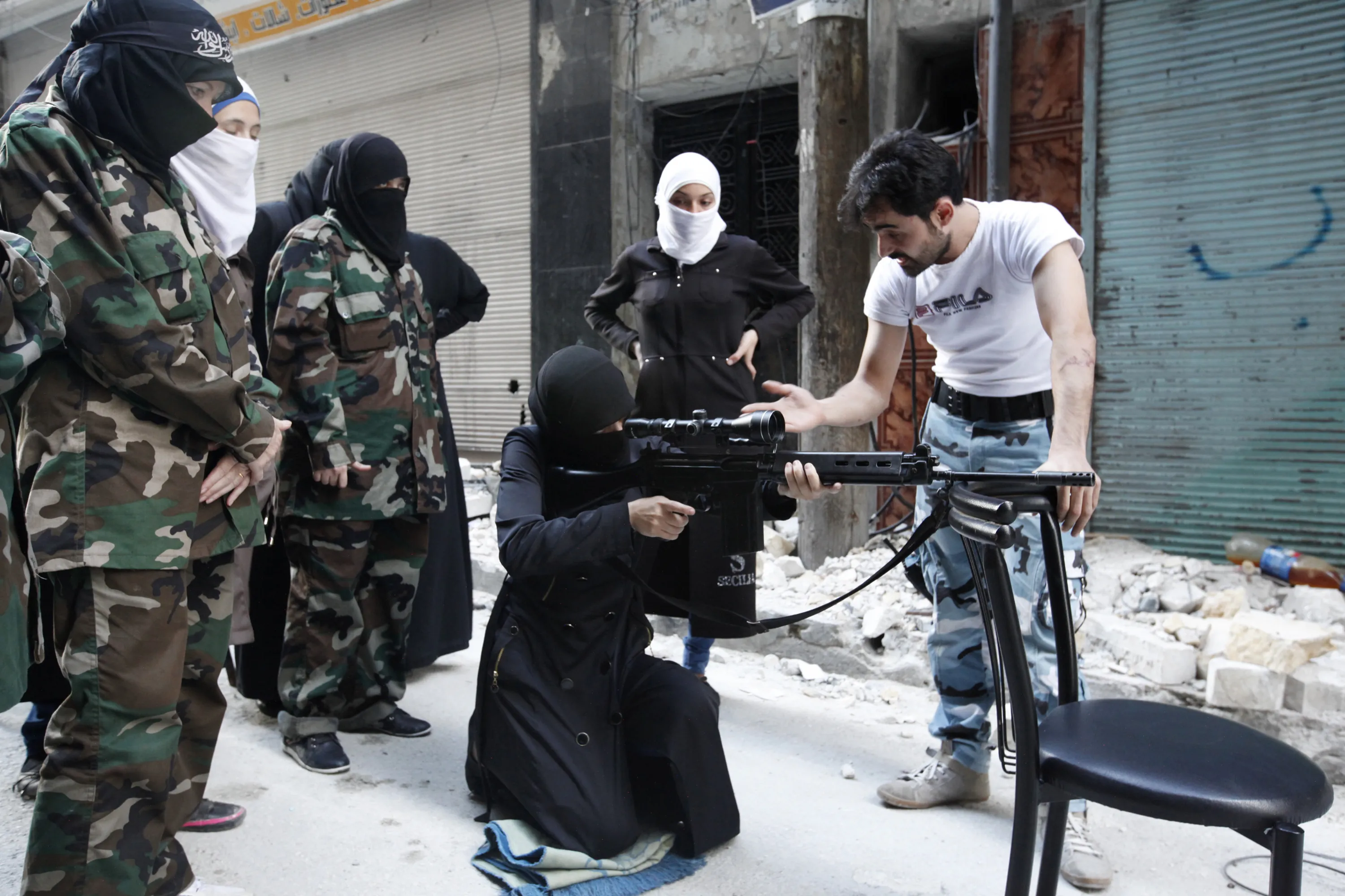 Фото игиловцев. Террористическая группировка «Исламское государство» в Сирии. Мусульманские террористы. Исламская террористка.