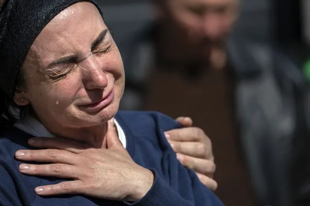 Oksana Kolesnikova cries during the funeral of her son Anatoliy Kolesnikov, 30, a territorial defense soldier who was killed by Russian soldiers in Irpin, in the outskirts of Kyiv, Ukraine, Friday,  April 15, 2022. (Photo by Rodrigo Abd/AP Photo)