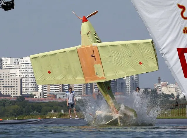 A craft falls into the water during the Red Bull Flugtag Russia 2015 competition in Moscow, Russia, July 26, 2015. (Photo by Sergei Karpukhin/Reuters)